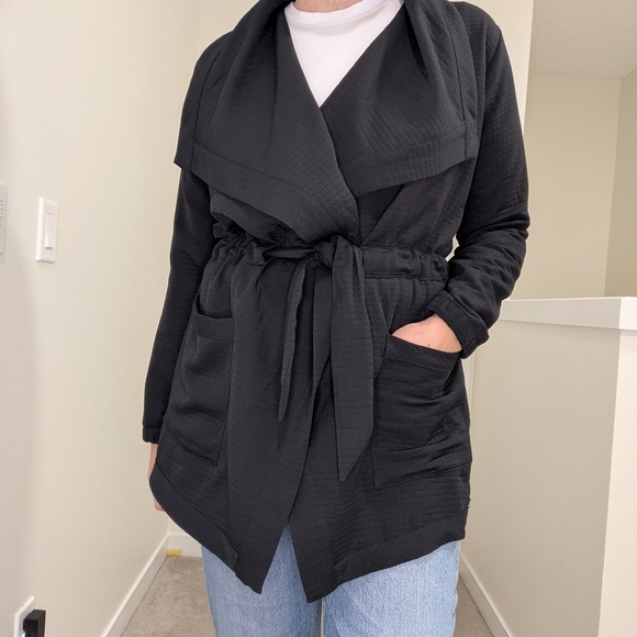 New Balance Jackets & Blazers - New Balance Women's Black Wrap Athletic Jacket Size Large